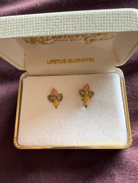 Jewelry - Black Hills Gold Tri-Color Leaf Clip Earrings - 10kt Gold